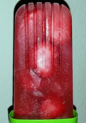 A picture of Bacardi Berry Adult Popsicle.