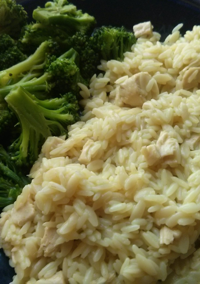 A picture of Chicken and Rice with Broccoli.