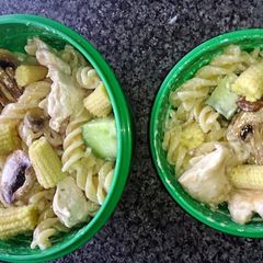 children's chicken pasta pots A picture of children's chicken pasta pots.