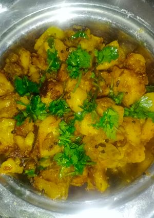 मसालेदार आलू की सब्जी (masaledar aloo ki sabzi recipe in Hindi) रेसिपी मुख्य फोटो