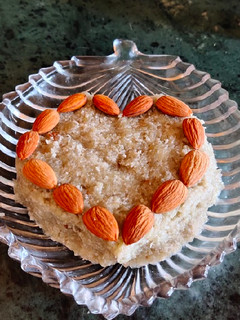 लौकी का हलवा(lauki ka halwa recipe in hindi) रेसिपी मुख्य फोटो