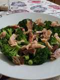 Salada de Brócolos com ervilhas e cavala