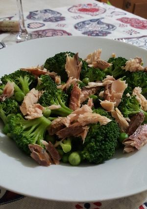 Foto de Salada de Brócolos com ervilhas e cavala