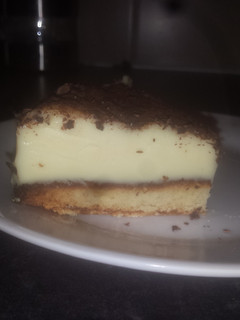 A picture of Scrumptious white choc truffle cake.