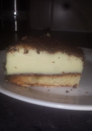 A picture of Scrumptious white choc truffle cake.