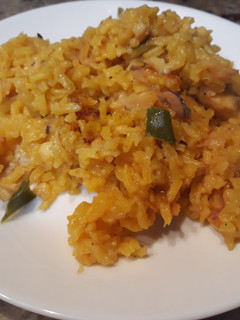 Una foto de Arroz con merluza calamar y gambón