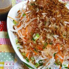 A picture of Daikon Radish & Carrot Salad with Crispy Jako.