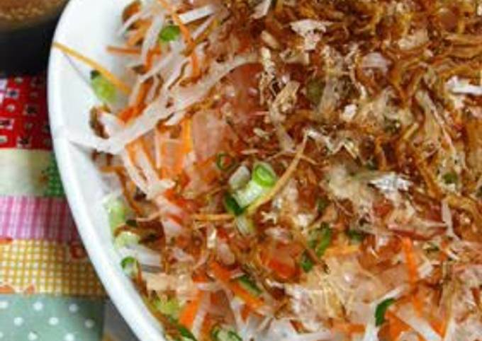 Simple Way to Prepare Speedy Daikon Radish & Carrot Salad with Crispy Jako