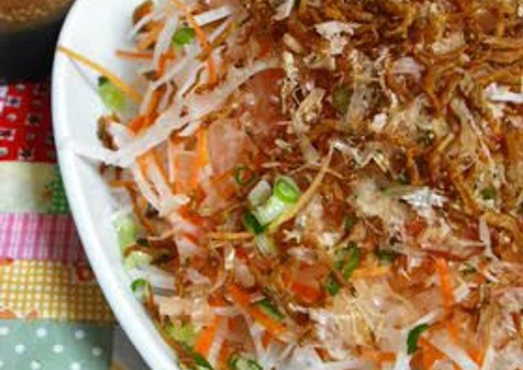 Daikon Radish & Carrot Salad with Crispy Jako