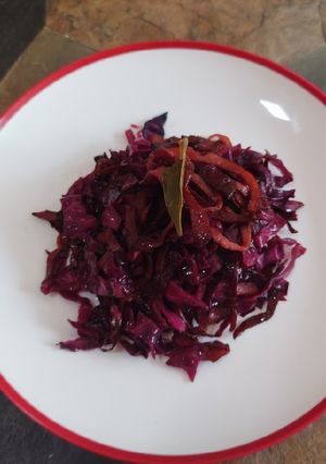 Una foto de Col agridulce con tocino de Victor UTVCO