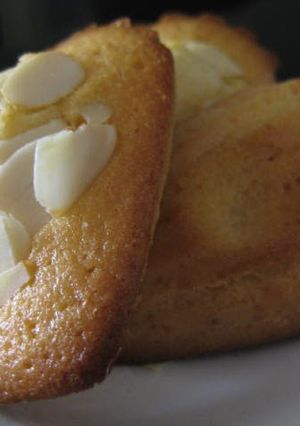 A picture of Honey Flavoured Madeleine.