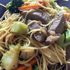 A picture of Beef & Broccoli Lo Mein.