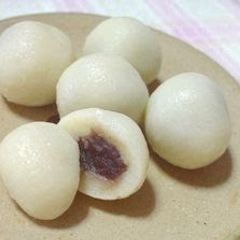 A picture of Tofu Dumplings Filled with Sweet Bean Paste.