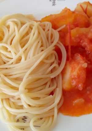 A picture of Spaghetti and potatoes.