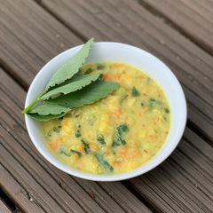 A picture of Spiced parsnip soup.