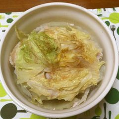 A picture of Microwave-Steamed Pork Belly and Chinese Cabbage.