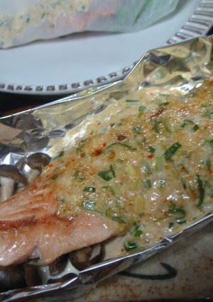 A picture of Foil-Wrapped Salmon with Green Onions and Mayonnaise.