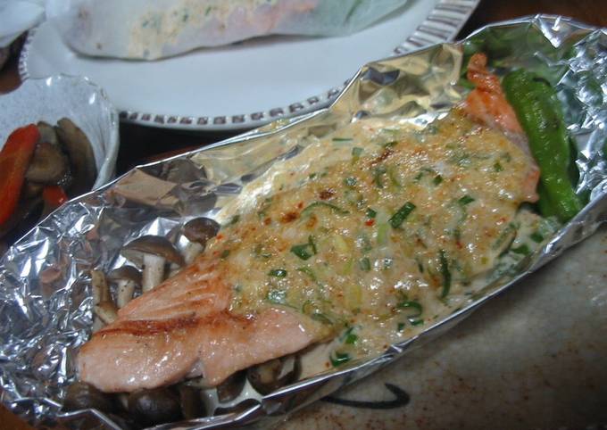 Foil-Wrapped Salmon with Green Onions and Mayonnaise