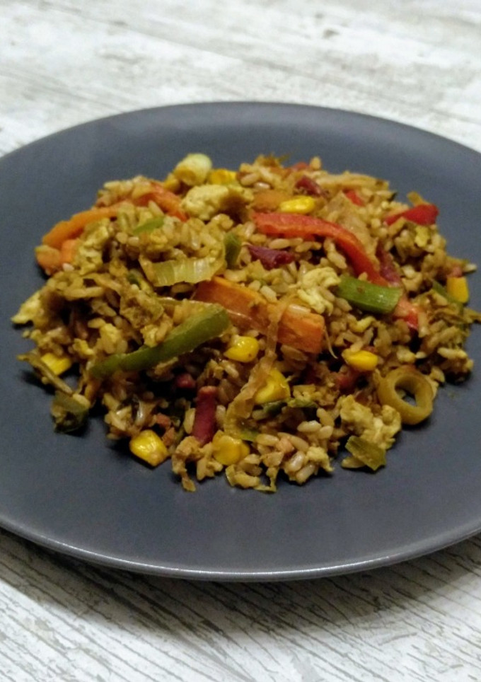 Una foto de Arroz salteado con verduras
