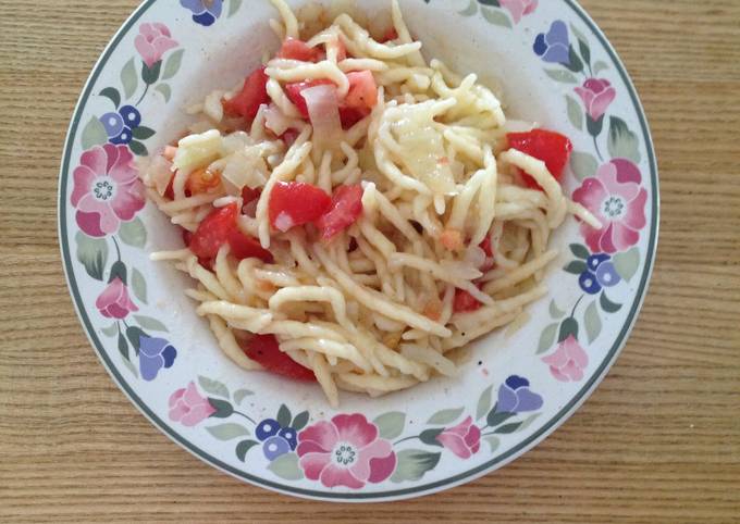 How to Make Homemade Easy Onion Tomato Pasta