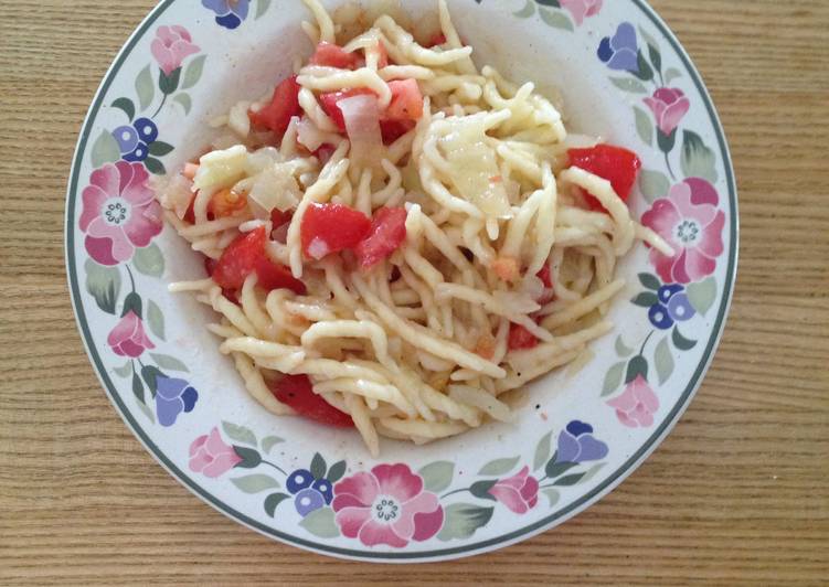 Steps to Prepare Homemade Easy Onion Tomato Pasta