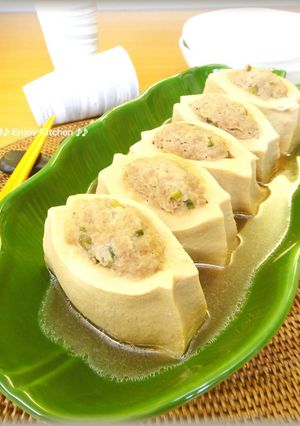 A picture of Healthy Simmered Koya Dofu with Tofu and Meat Filling.