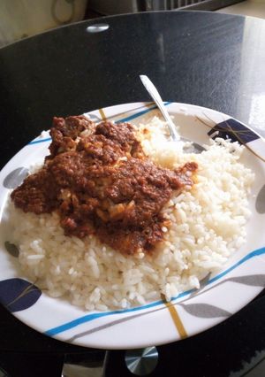 A picture of White Rice and stew with Beef.