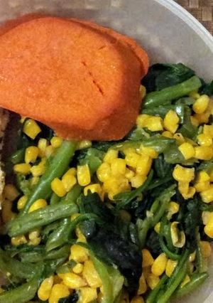 A picture of Spinach and Green Beans.