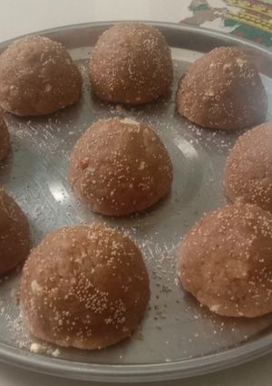 ચુરમા ના લાડુ (Churma Ladoo Recipe In Gujarati) રેસીપી મુખ્ય ફોટો
