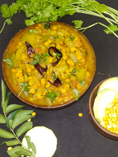 लौकी और चना दाल की सब्जी (Louki aur chana dal ki sabzi recipe in Hindi) रेसिपी मुख्य फोटो