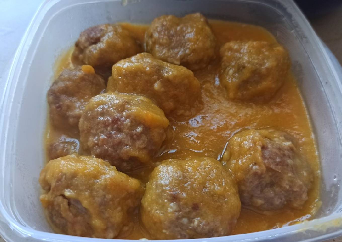 Albóndigas al horno en salsa