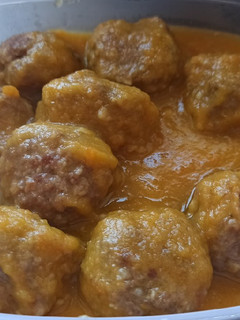 Una foto de Albóndigas al horno en salsa