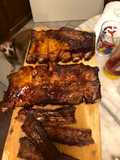 Costine e pancetta croccante glassate sul BBQ