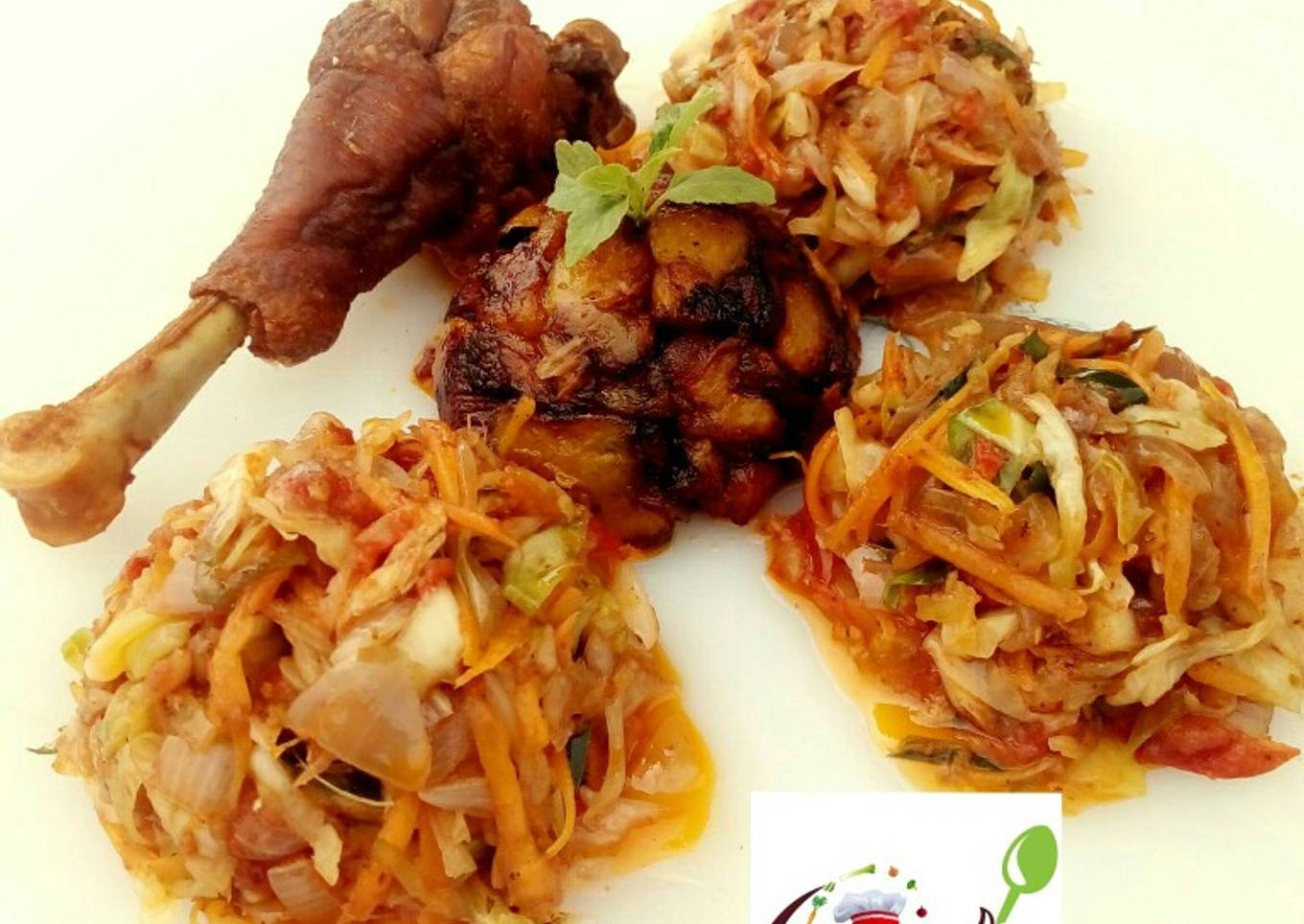 Fried chicken with masala vegetable sauce and diced dodo