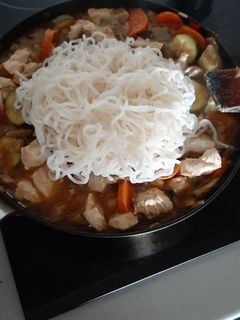 Una foto de Noodles konjac con pavo y salsa de soja