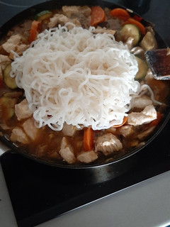 Una foto de Noodles konjac con pavo y salsa de soja