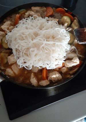 Una foto de Noodles konjac con pavo y salsa de soja