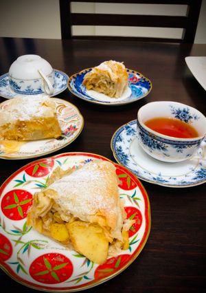 Una foto de Pastel de manzana alemán Japonés Apfelstrudel🇩🇪🇺🇾🇯🇵アップルシュトゥルーデル