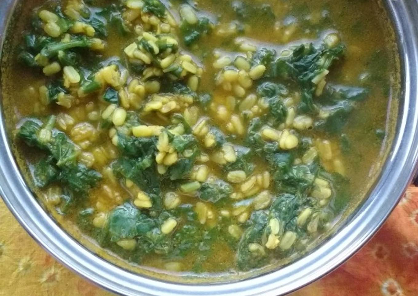 Palak mung dal