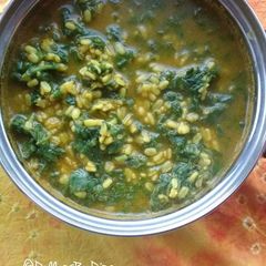 A picture of Palak mung dal.