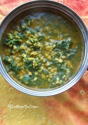 A picture of Palak mung dal.