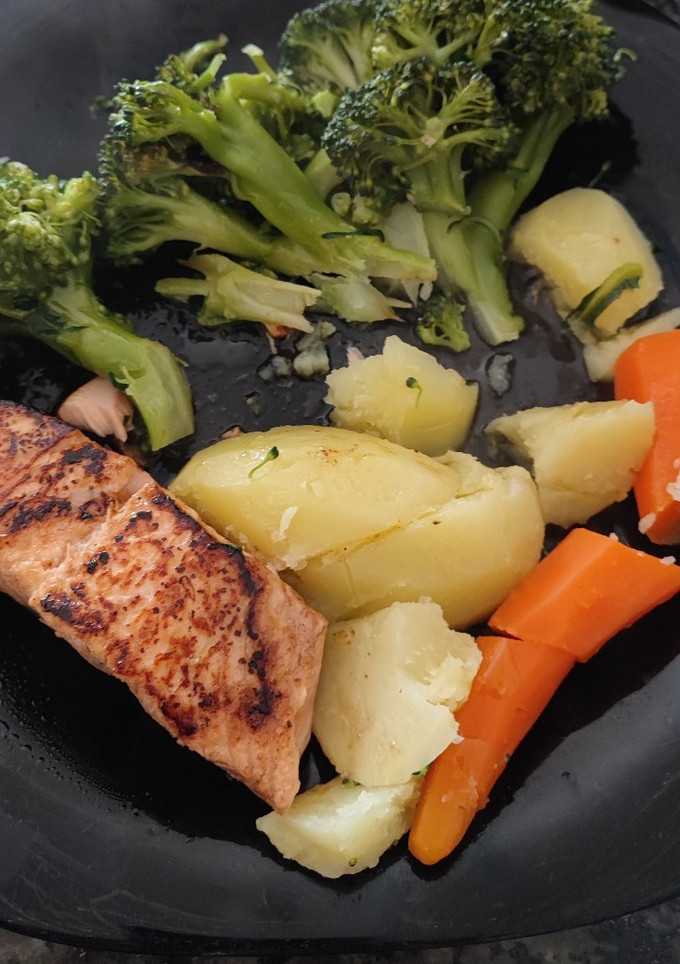 Foto de Salmão grelhado com Legumes