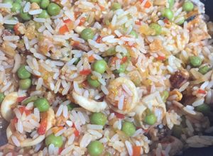 Una foto de Arroz con mix de mariscos 🦐 🦞 🐙