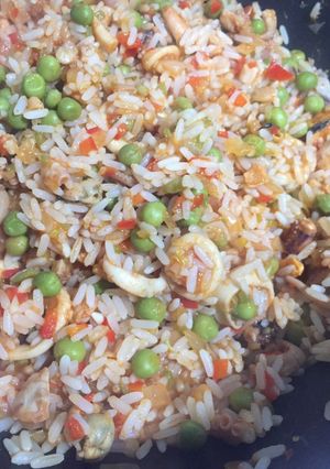 Una foto de Arroz con mix de mariscos 🦐 🦞 🐙