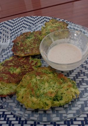 Una foto de Hamburguesas de brócoli y queso