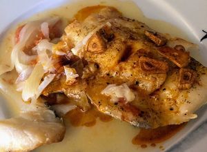 Foto principal de Bacalao fresco al horno con ajos fritos y pimentón de La Vera