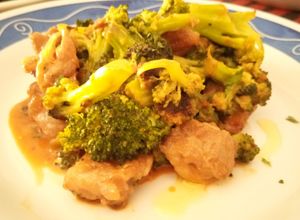 Una foto de Wok de Brócoli y Cerdo con Salsa de Soja y Kimchi