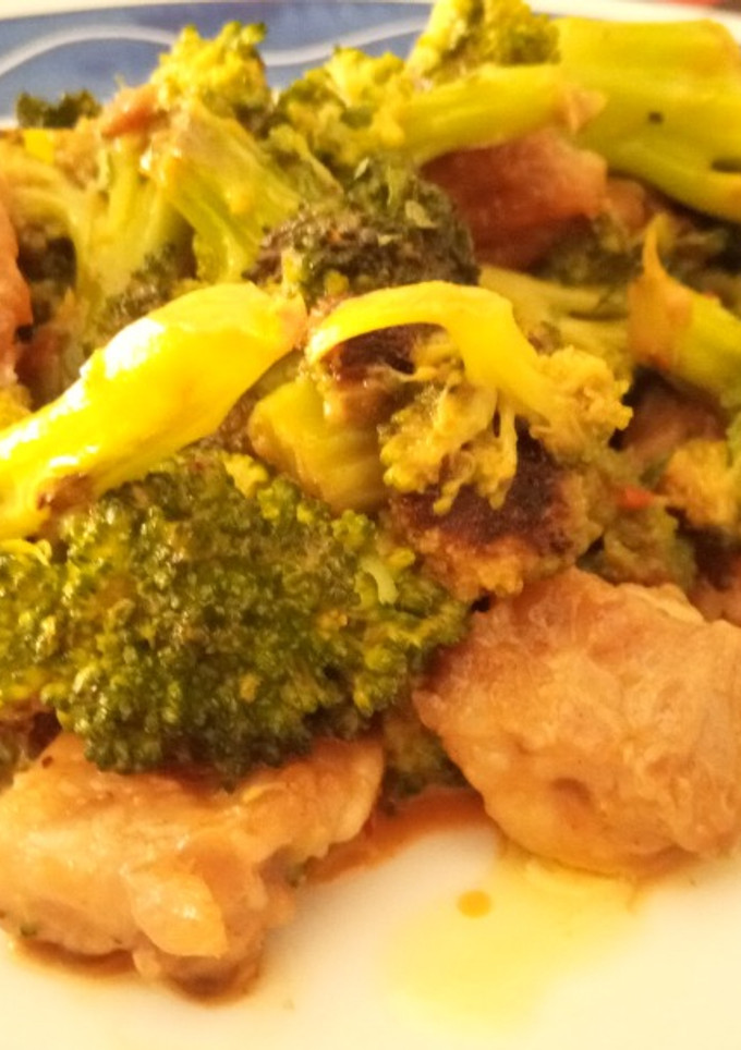 Una foto de Wok de Brócoli y Cerdo con Salsa de Soja y Kimchi