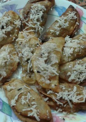 A picture of Nariel Chandrapulis (typical Bengals cuisine).