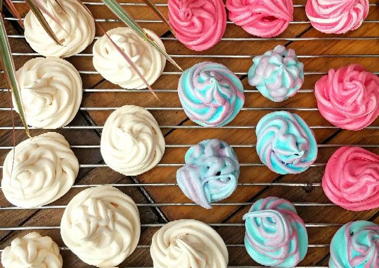 Meringues colorĂ©es đ